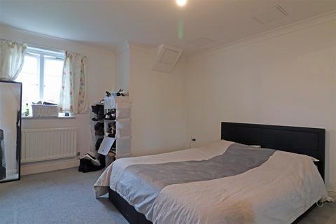 2 bedroom flat for sale, Lumley Road, Horley