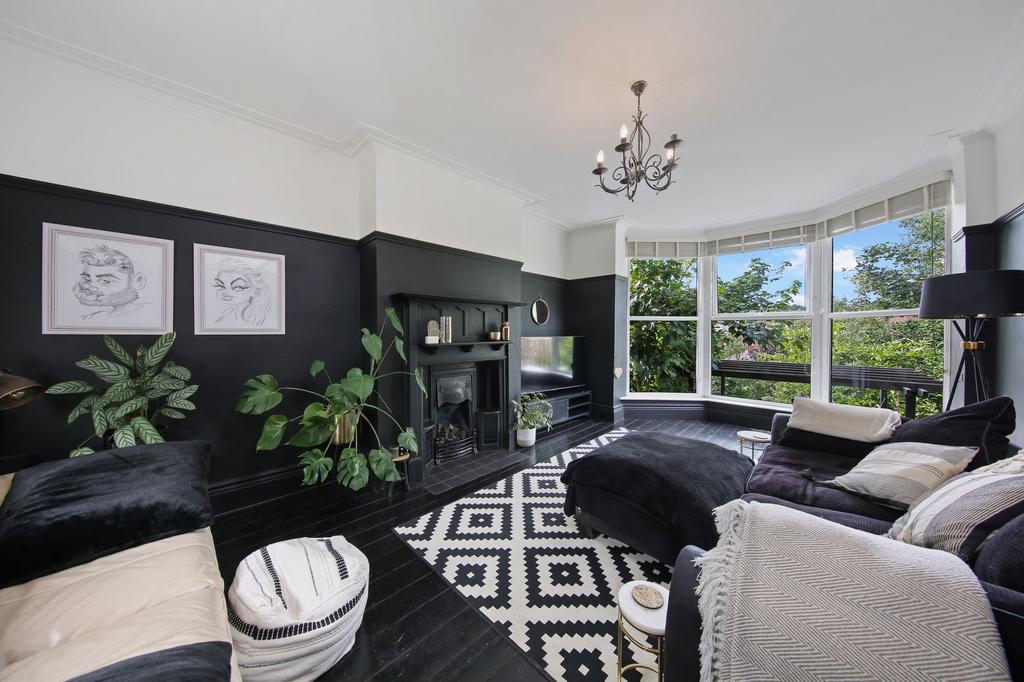 Queen Victoria Road, Sheffield S17 3 bed semidetached house for sale