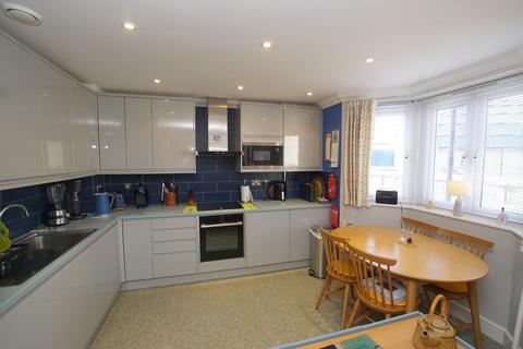 2 bedroom flat for sale, Compton Street, Eastbourne BN21