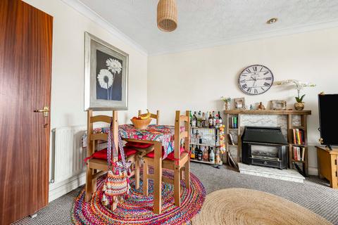 17 Hanks Close, Malmesbury, SN16 9UA