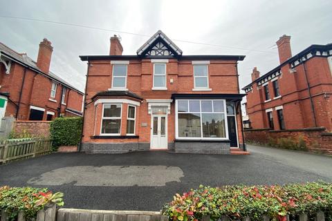 5 bedroom detached house for sale, London Road, Sandbach