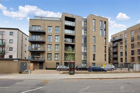 3 bedroom flat for sale, Green Lanes Walk, London