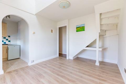 1 bedroom flat to rent, Pilgrims Close, N13, Palmers Green, London, N13