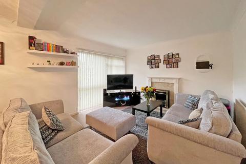 3 bedroom flat for sale, Rutland Drive, Howard Court, HG1