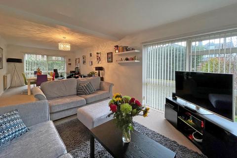 3 bedroom flat for sale, Rutland Drive, Howard Court, HG1