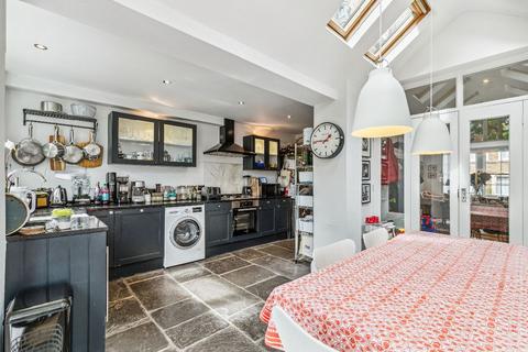 3 bedroom terraced house for sale, Lillian Road, London