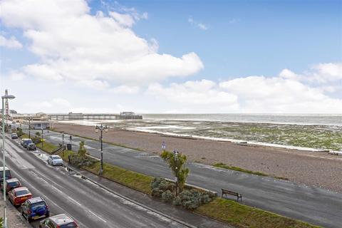 3 bedroom flat to rent, Marine Parade, Worthing