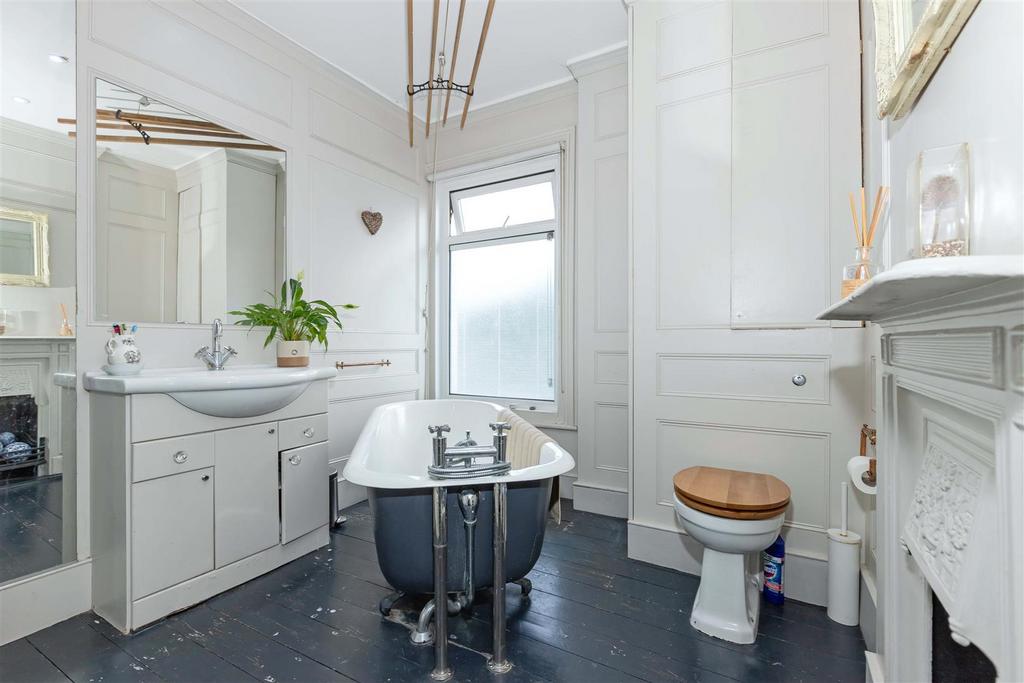 4 104 Marine Parade 7.JPG