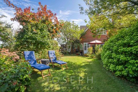 Elm Cottage Westerfield Road, Westerfield, Ipswich, IP6 9AJ