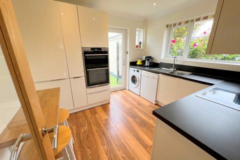 4 bedroom chalet for sale, Hengistbury Road, Barton On Sea, New Milton, Hampshire. BH25 7LU