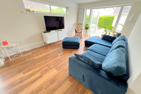 4 bedroom chalet for sale, Hengistbury Road, Barton On Sea, New Milton, Hampshire. BH25 7LU