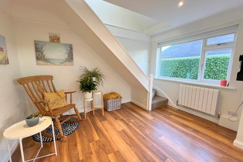 4 bedroom chalet for sale, Hengistbury Road, Barton On Sea, New Milton, Hampshire. BH25 7LU