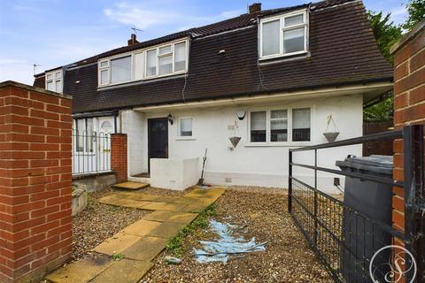 3 bedroom semi-detached house for sale, Oak Tree Walk, Leeds