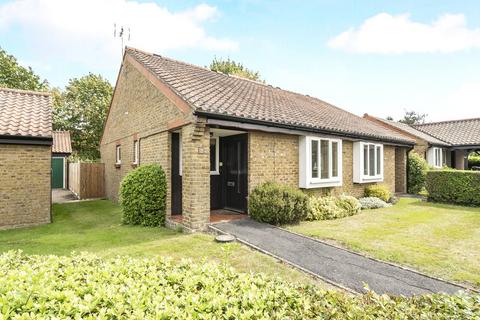 2 bedroom bungalow for sale, Chasefield Close, Guildford GU4