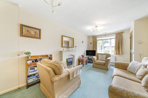 2 bedroom bungalow for sale, Chasefield Close, Guildford GU4