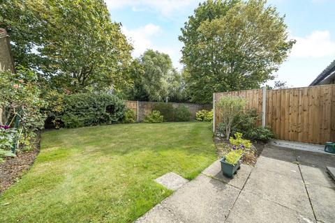 2 bedroom bungalow for sale, Chasefield Close, Guildford GU4