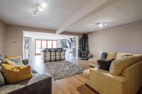 5 bedroom semi-detached house for sale, Huddersfield Road, Wyke, Bradford