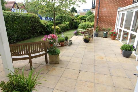 1 bedroom flat for sale, , Lymington Road, Highcliffe, BH23 5HD