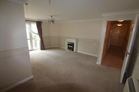 1 bedroom flat for sale, , Lymington Road, Highcliffe, BH23 5HD