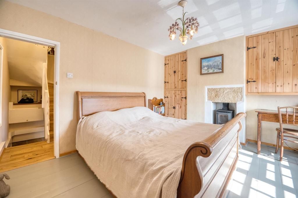 Bedroom One to landing.jpg