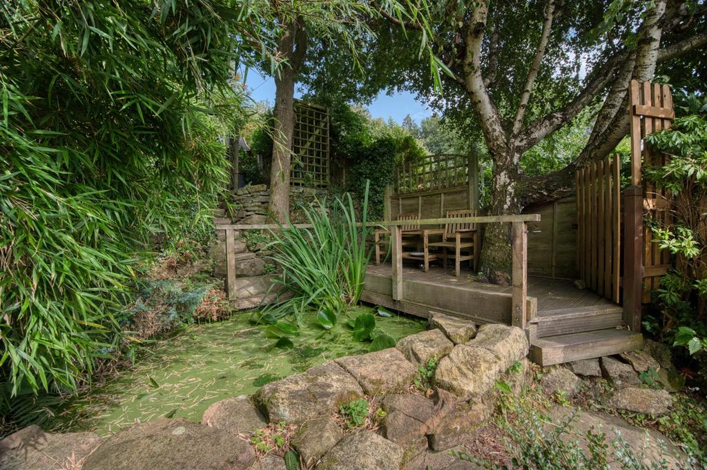 Garden - pond and seating.jpg