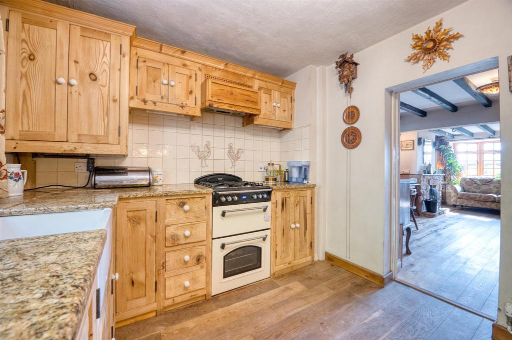 Kitchen towards Lounge-Diner.jpg