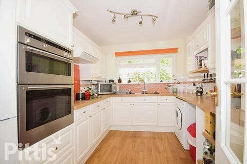 2 bedroom apartment to rent, Zig Zag Road Ventnor PO38