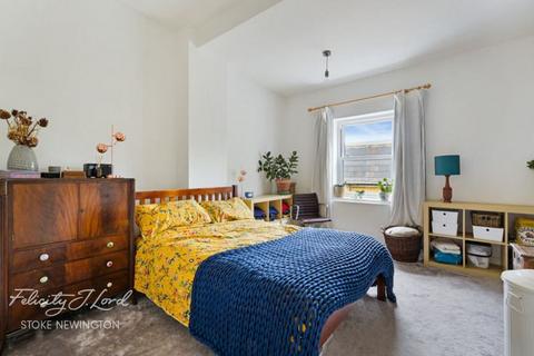 1 bedroom flat for sale, Stoke Newington High Street, London, N16