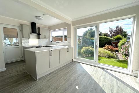 3 bedroom detached house to rent, Little Hays, Leigh-On-Sea