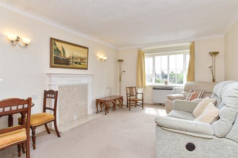 2 bedroom flat for sale, Station Street, Lewes, East Sussex