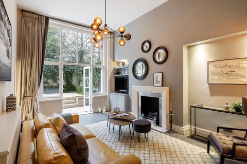 2 bedroom flat for sale, Embankment Gardens, Chelsea, SW3.