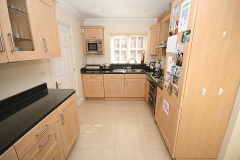 3 bedroom semi-detached house to rent, Reynolds Road, Beaconsfield, HP9