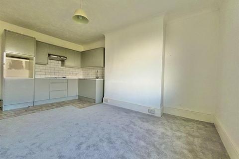 2 bedroom flat to rent, Braybrooke Road, Hastings TN34