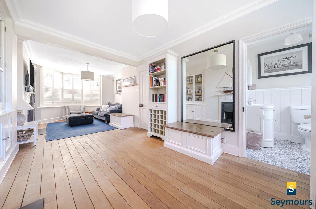 Lounge/Dining Room