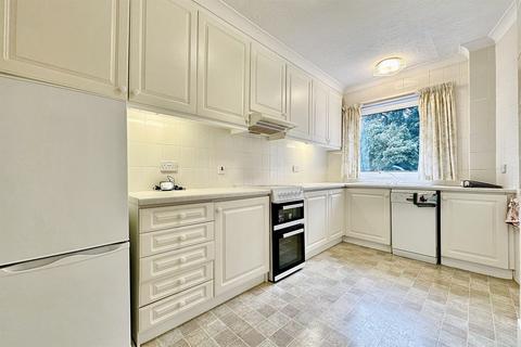 3 bedroom flat for sale, West Cliff