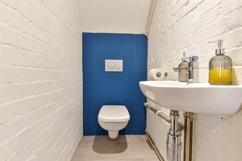 34 Barnstaple Road, Romford, RM3 7SS