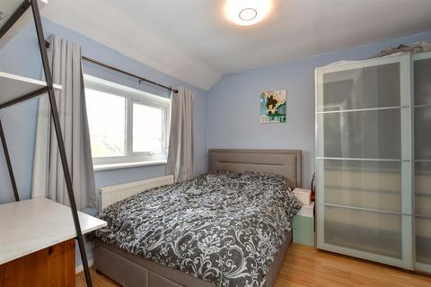 34 Barnstaple Road, Romford, RM3 7SS