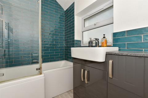 34 Barnstaple Road, Romford, RM3 7SS