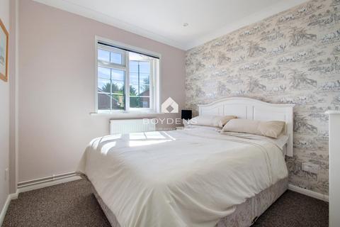 10 Charnock Close, Kirby Cross, Frinton-on-sea, CO13 0RT