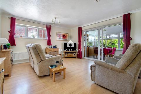 10 Charnock Close, Kirby Cross, Frinton-on-sea, CO13 0RT