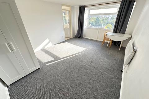 Studio to rent, The Martindales, 31-33 Crescent Road, Luton, Bedfordshire, LU2 0AN