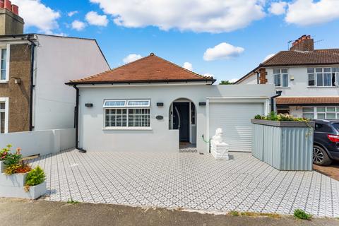 4 bedroom detached bungalow for sale, Washington Road, Worcester Park KT4