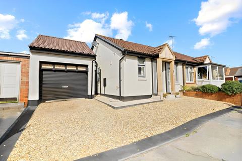 27 Benton Close, Witham, CM8 1JT