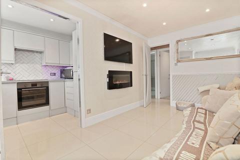 27 Benton Close, Witham, CM8 1JT