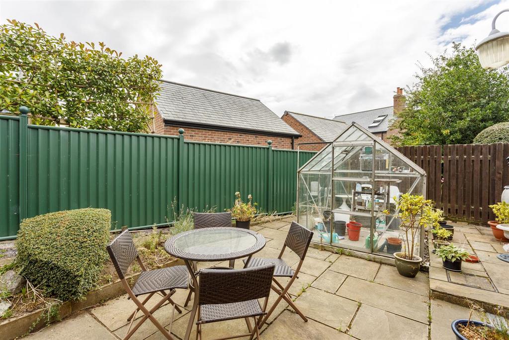 11 Atcheley Close 1.jpg