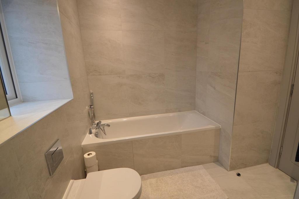 Bathroom 2.JPG
