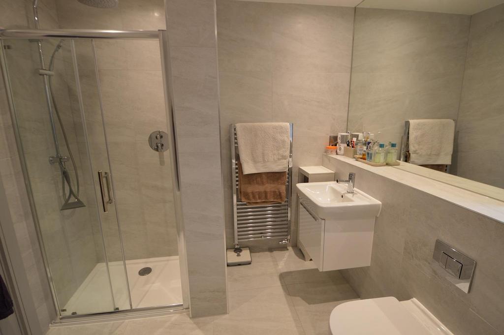 Bathroom.JPG
