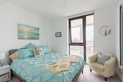 3 bedroom flat for sale, Pinnacle House, Royal Wharf, Silvertown, LONDON, E16