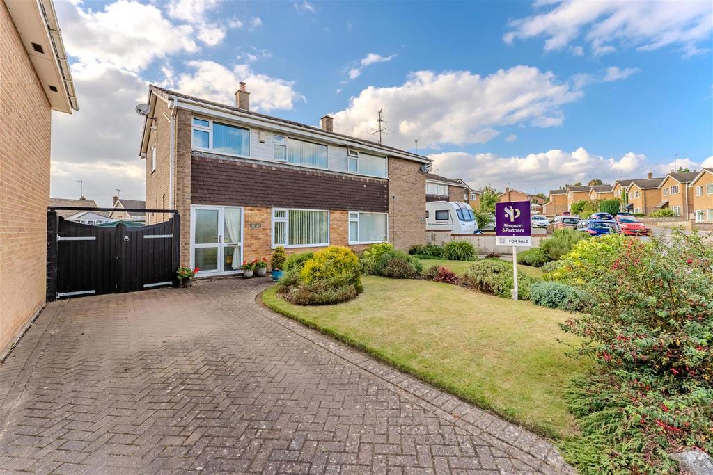 Pennine Way, Kettering NN16 3 bed semidetached house for sale £255,000