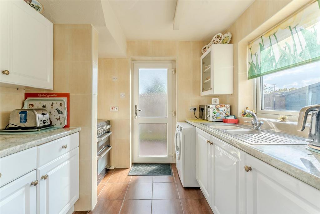 Pennine Way, Kettering NN16 3 bed semidetached house for sale £255,000